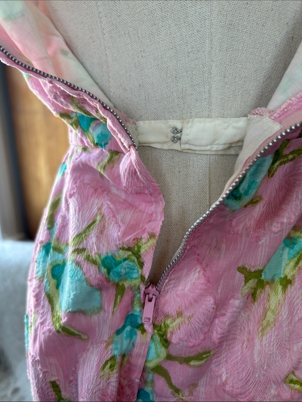 50’s Garden Tea Party Dress - Picture 4 of 6